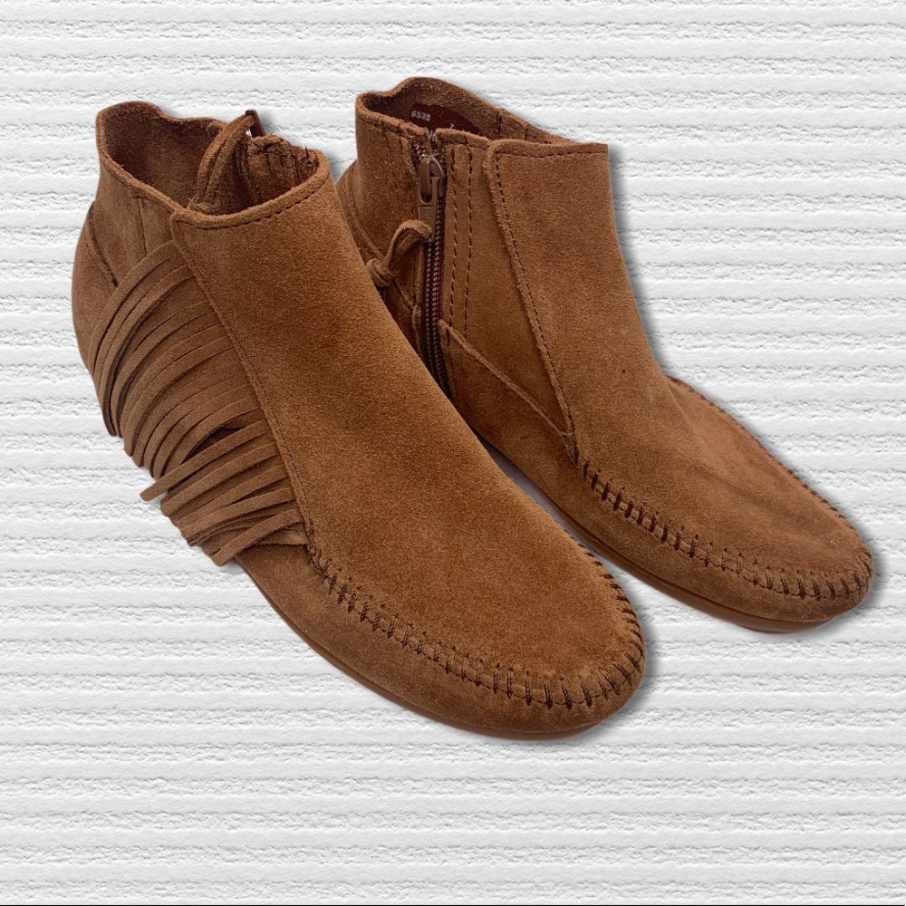 Minnetonka Lacy Suede Fringe Booties US 7